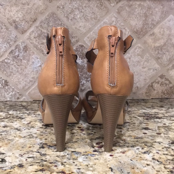 Guess brand womens tan leather platform stiletto - Picture 3 of 5